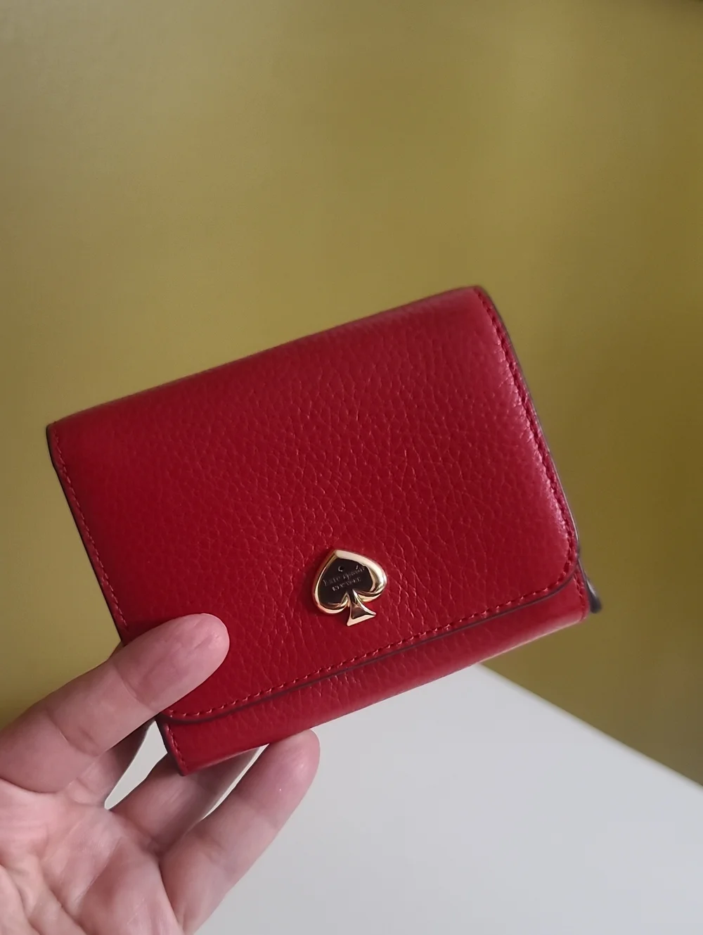 kate spade red pebbled leather trifold wallet with gold spade logo